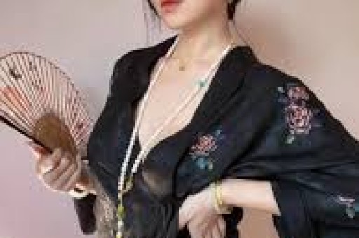知名男星老婆出轨惹轰动圈内人曝老公也不干净身份指向明显？